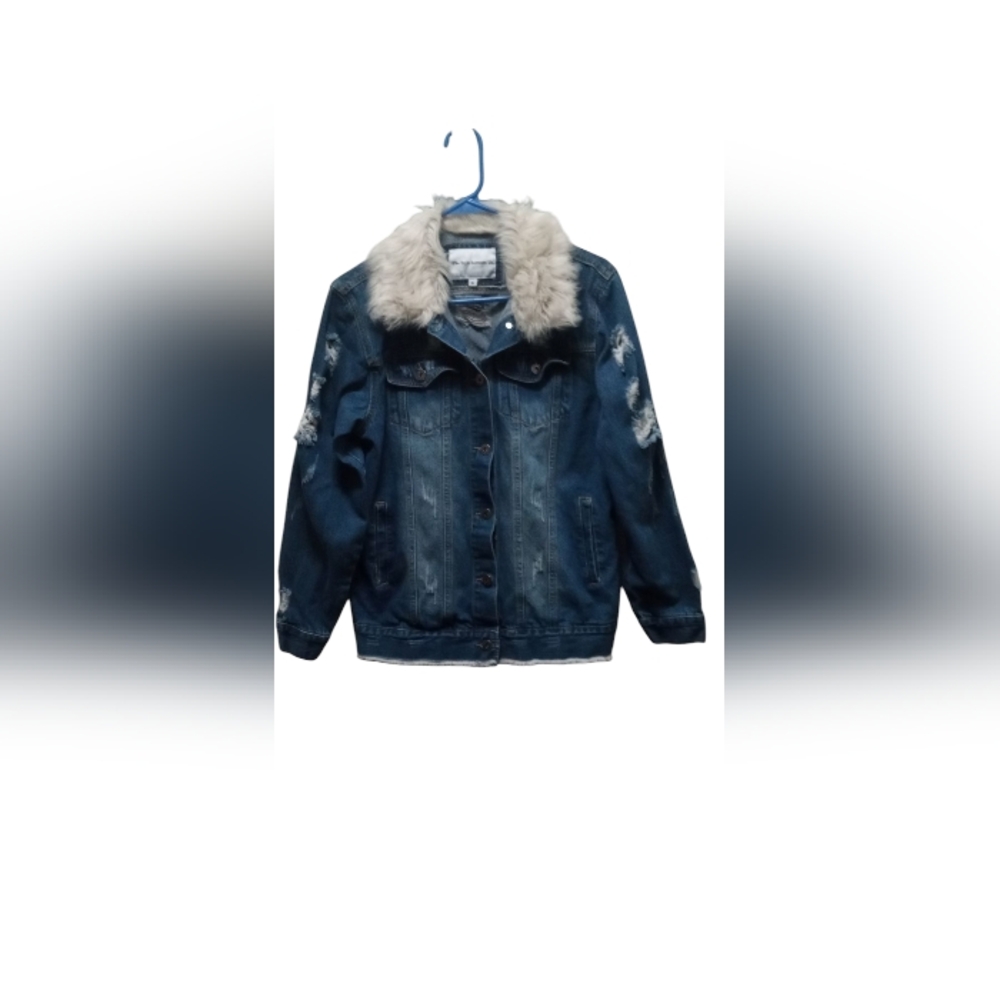 The Style Between Us Distressed Blue Denim Jean Jacket Ladies Size Medium
